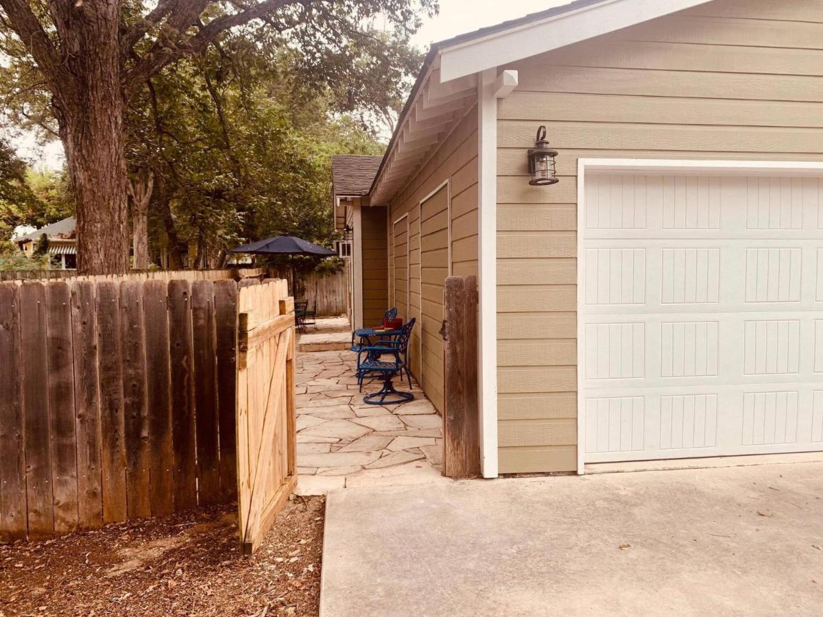 Elm Street Cottage Seguin Exterior foto