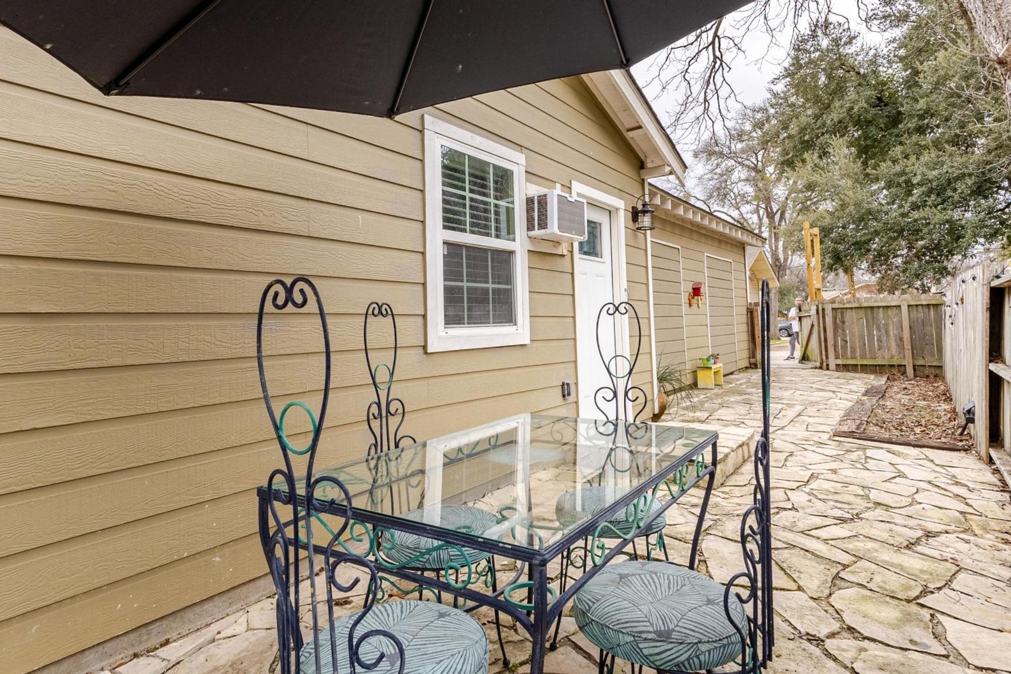 Elm Street Cottage Seguin Exterior foto